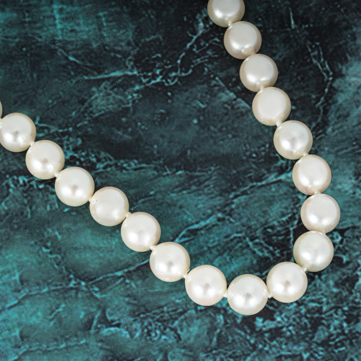 14k Yellow Gold Knotted Pearl Necklace